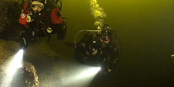 Linterna de buceo hasta 150 m de profundidad