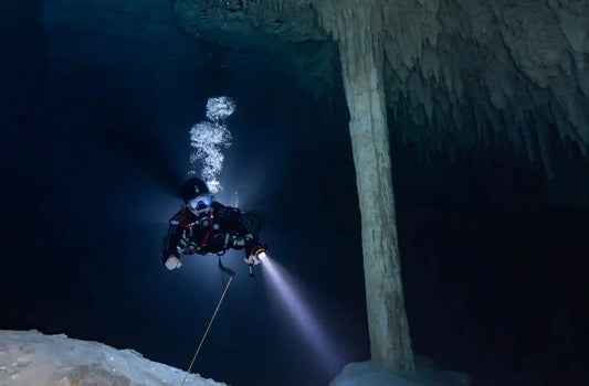 The-Essential-Guide-to-Dive-Lights-How-to-Choose-the-Right-Torch-for-Safety-Exploration OrcaTorch Dive Lights