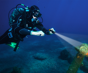 OrcaTorch D700 Dive Light Max 1700 Lumen per avventure subacquee